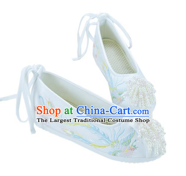 China Women White Embroidered Shoes Wedding Beads Tassel Shoes Traditional Xiuhe Suit Shoes