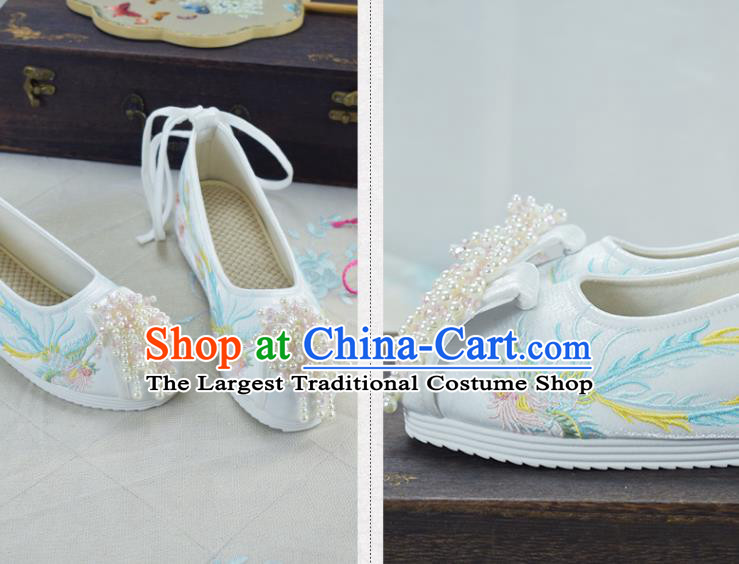 China Women White Embroidered Shoes Wedding Beads Tassel Shoes Traditional Xiuhe Suit Shoes