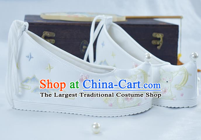 China Embroidered Shoes National Women Shoes Traditional White Cloth Shoes