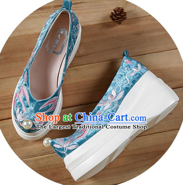 China Traditional Hanfu Platform Shoes Embroidered Lotus Fish Shoes Blue Velvet Shoes