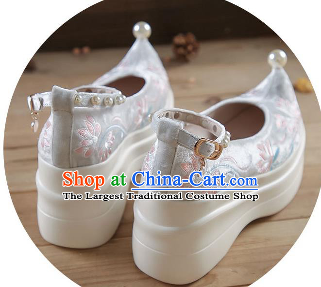 China Embroidered Flowers Platform Shoes White Velvet Shoes Traditional Hanfu Pearls Shoes