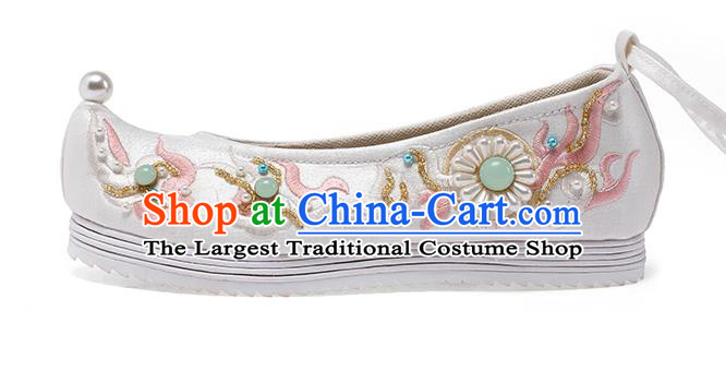 China Ancient Princess Shoes Traditional Ming Dynasty Hanfu Shoes Embroidered White Satin Shoes