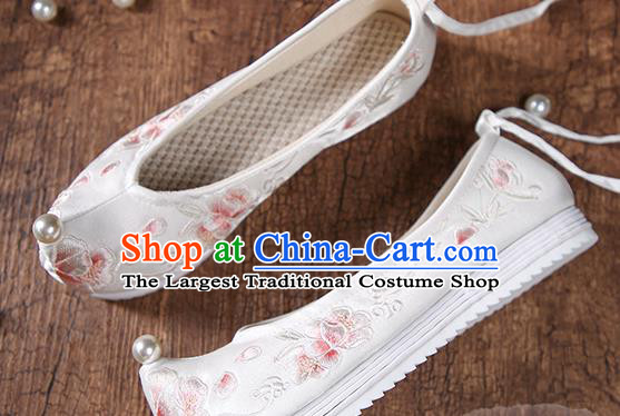 China National Women Shoes Ancient Princess White Cloth Traditional Ming Dynasty Embroidered Peony Hanfu Shoes