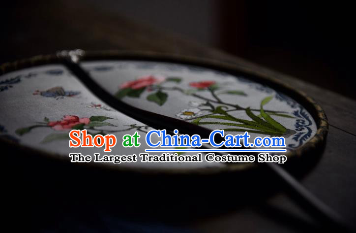 China Handmade Orchids Painting Pattern Palace Fan Traditional White Silk Fan Ancient Ming Dynasty Palace Lady Circular Fan
