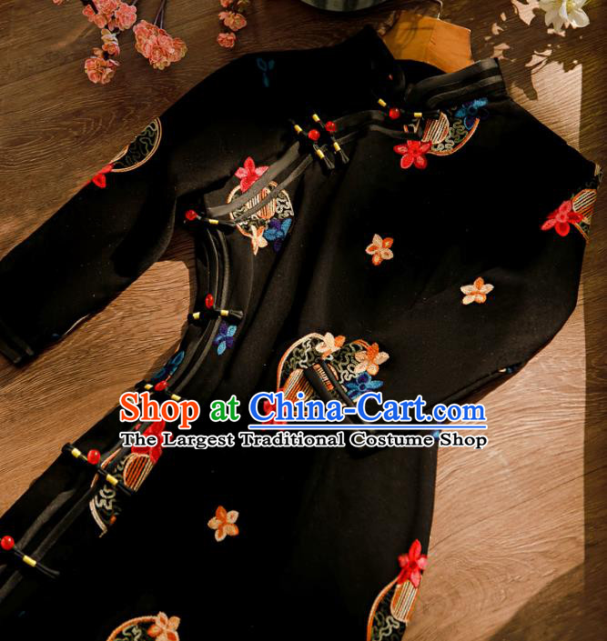 Chinese Traditional Black Cheongsam Clothing Classical Embroidered Qipao Dress