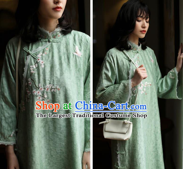 China Embroidered Light Green Cheongsam Costume Traditional Stage Performance Wide Sleeve Qipao Dress