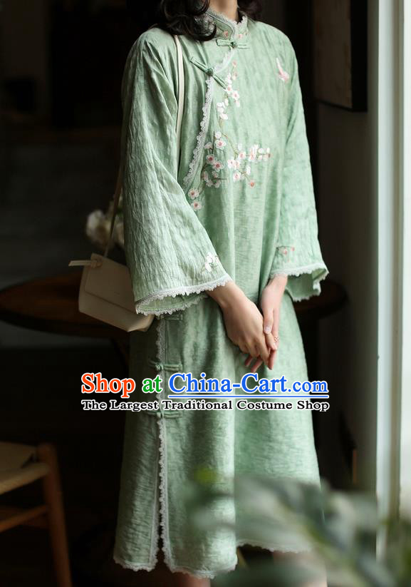 China Embroidered Light Green Cheongsam Costume Traditional Stage Performance Wide Sleeve Qipao Dress