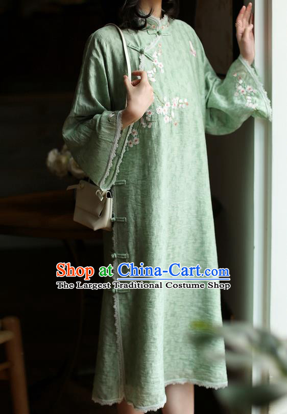 China Embroidered Light Green Cheongsam Costume Traditional Stage Performance Wide Sleeve Qipao Dress