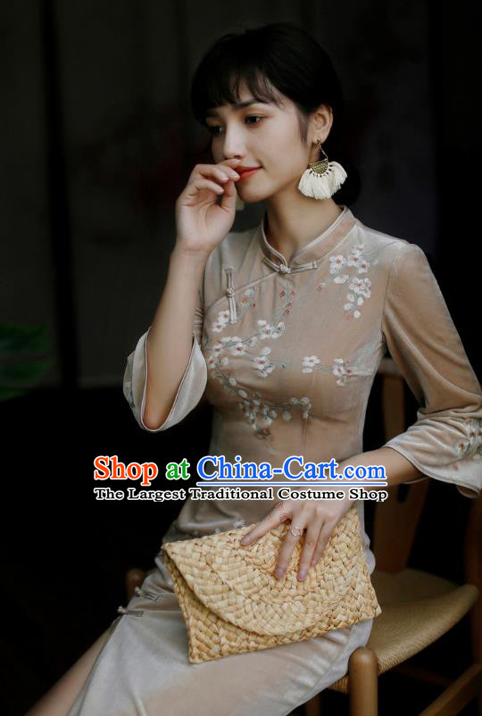 China Classical Embroidered Cheongsam Costume Traditional Young Lady Brown Velvet Qipao Dress