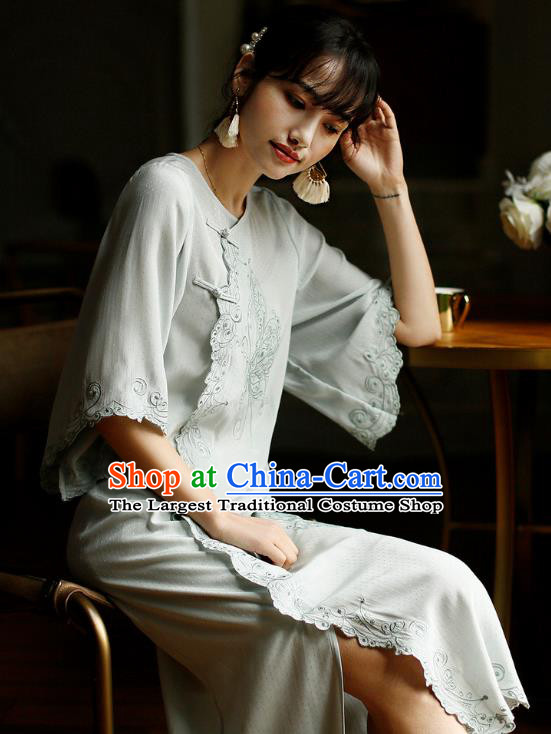 China Classical Light Green Cheongsam Costume Traditional Young Lady Embroidered Butterfly Qipao Dress