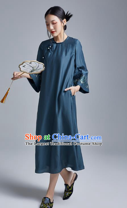 China Classical Embroidered Loose Cheongsam Costume Traditional Young Lady Navy Silk Qipao Dress