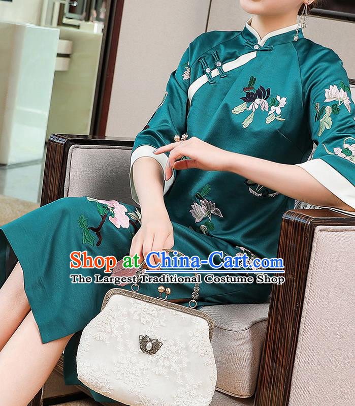 China Traditional Tang Suit Qipao Dress Classical Embroidered Green Silk Cheongsam