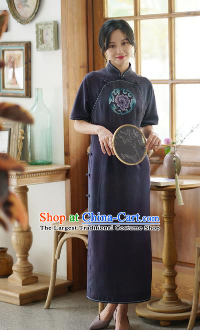 China Classical Cheongsam Dress National Embroidered Peony Purple Silk Qipao Costume