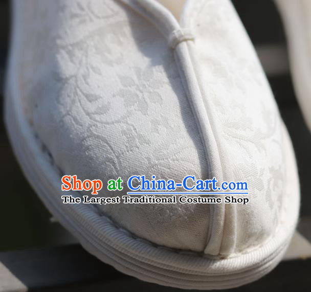 China Handmade Multi Layered White Cloth Shoes National Country Woman Shoes