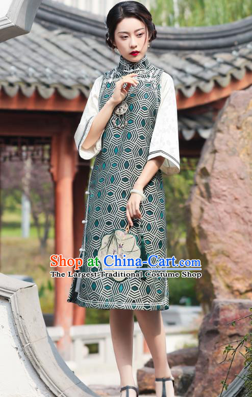China Traditional Short Cheongsam Classical Wide Sleeve Qipao Dress