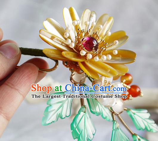 Chinese Ancient Young Lady Hairpin Traditional Ming Dynasty Yellow Shell Chrysanthemum Hair Stick