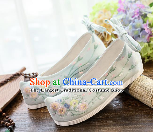 China National Embroidered Flowers Light Green Cloth Shoes Traditional Ming Dynasty Hanfu Shoes Handmade Princess Shoes