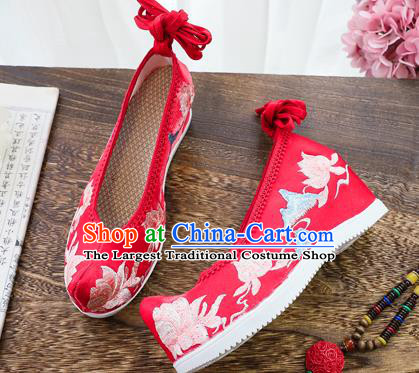 China Traditional Embroidered Flowers Wedges Shoes Handmade Red Cloth Shoes National Woman Wedding Shoes