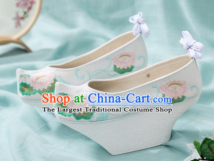 China Handmade Saucers Shoes Traditional Qing Dynasty Imperial Concubine Shoes Embroidered Lotus White Cloth Shoes