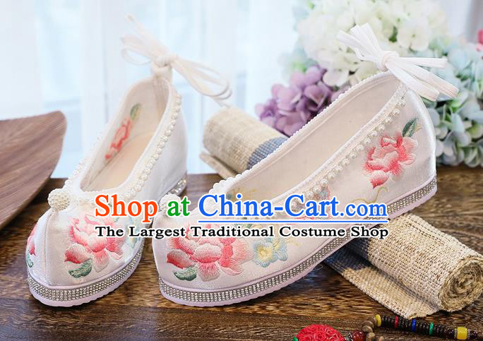 China National Embroidered Peony Shoes Handmade White Cloth Shoes Traditional Pearls Shoes