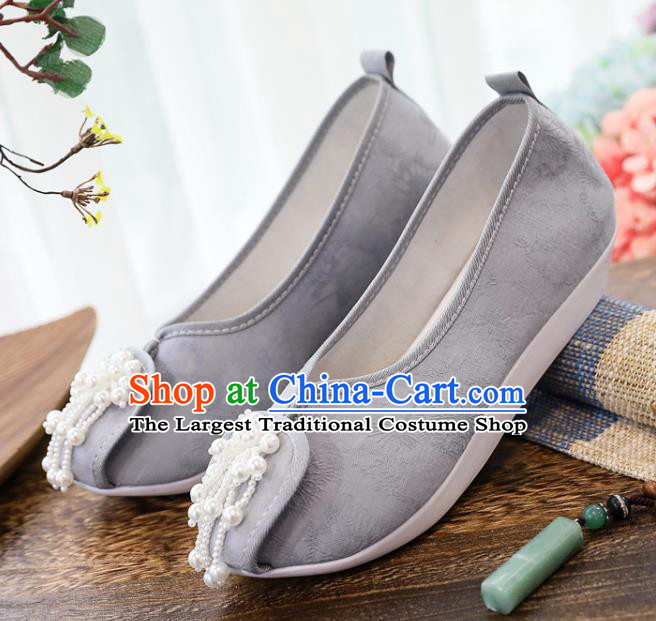 China Traditional Jacquard Grey Cloth Shoes Handmade Folk Dance Shoes National Pearls Tassel Shoes