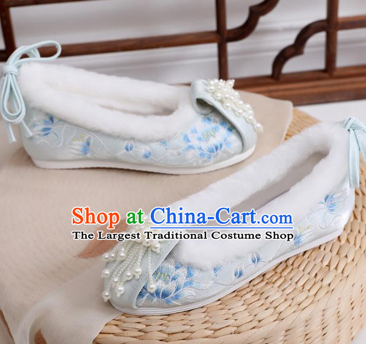 China Traditional Xiuhe Suit Light Blue Shoes Handmade Winter Pearls Tassel Shoes National Embroidered Epiphyllum Shoes