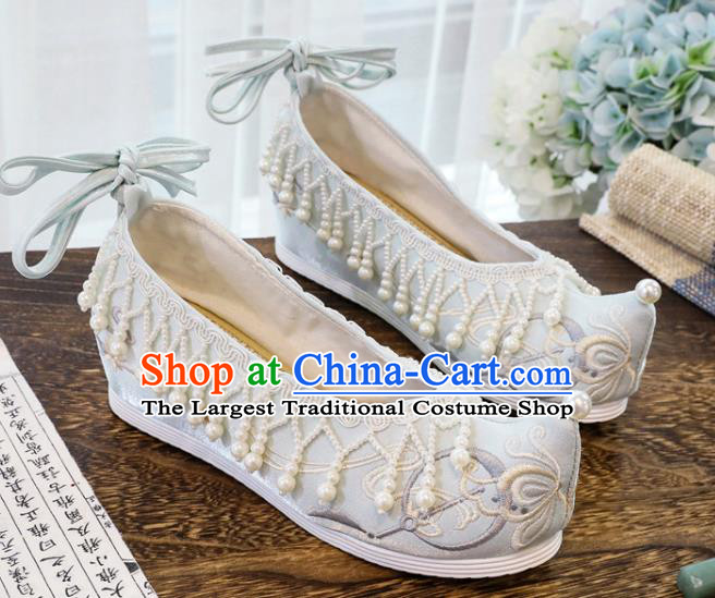 China National Embroidered Shoes Traditional Xiuhe Light Blue Cloth Shoes Handmade Pearls Tassel Shoes