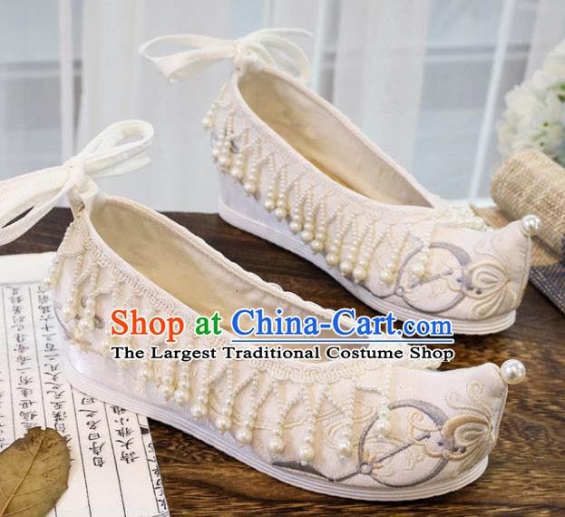 China Handmade Pearls Tassel Shoes National Embroidered Shoes Traditional Xiuhe Beige Cloth Shoes