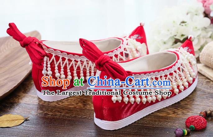 China Handmade Wedding Pearls Tassel Shoes National Embroidered Phoenix Shoes Traditional Xiuhe Red Cloth Shoes