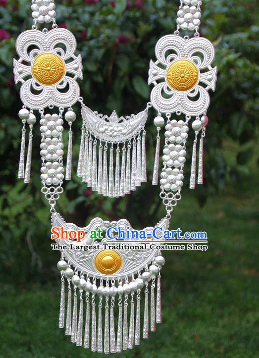China Handmade Yi Ethnic Silver Necklet Accessories Traditional Minority Stage Performance Necklace