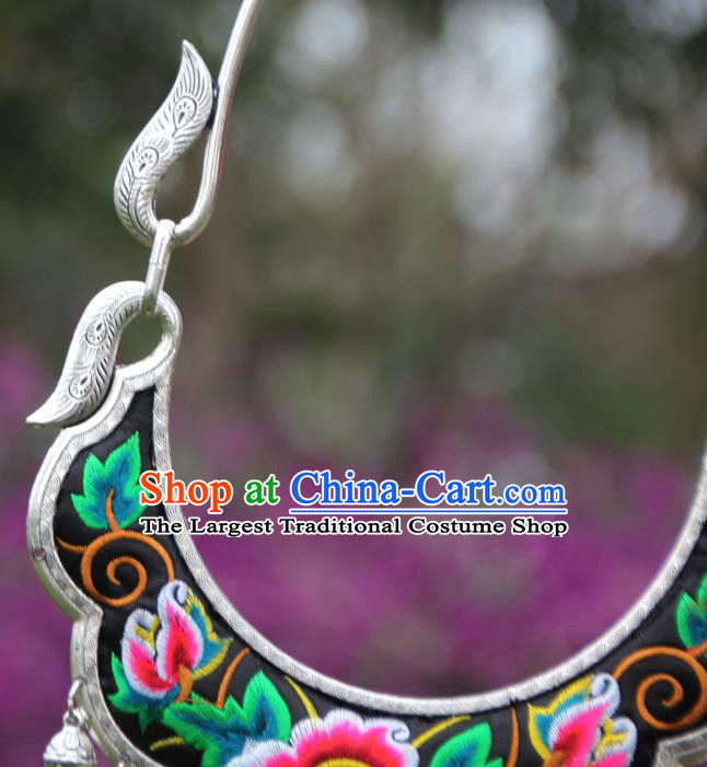 China Handmade Hmong Ethnic Silver Necklet Accessories Traditional Miao Minority Embroidered Peony Necklace