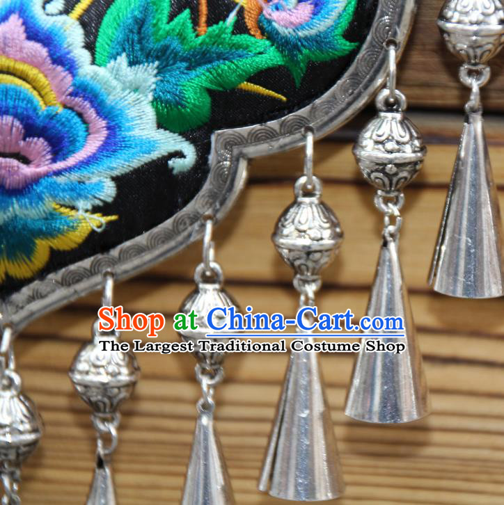 China Traditional Yi Minority Folk Dance Silver Necklace Handmade Ethnic Embroidered Blue Peony Necklet Accessories