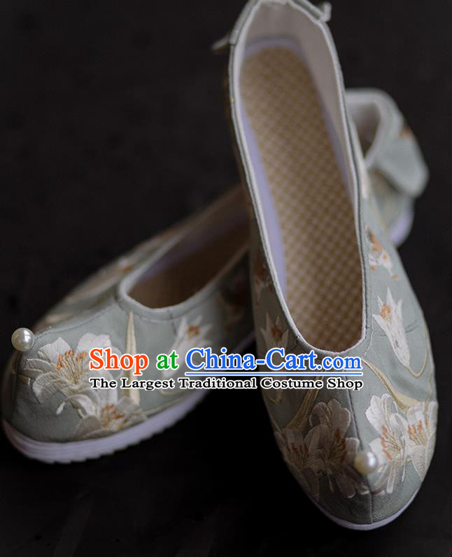Chinese Traditional Hanfu Shoes Embroidered Rabbit Flowers Shoes Handmade Light Green Cloth Shoes