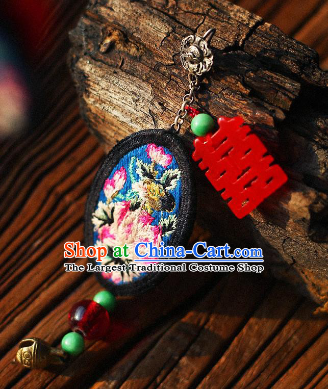 China Traditional Cheongsam Embroidered Ear Accessories National Wedding Golden Bell Earrings