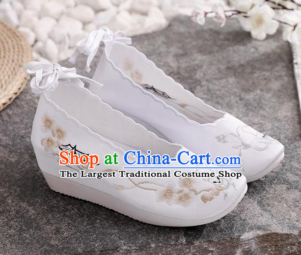 China National Cloth Shoes Traditional Tang Dynasty Princess Shoes Embroidered Plum Blossom Shoes
