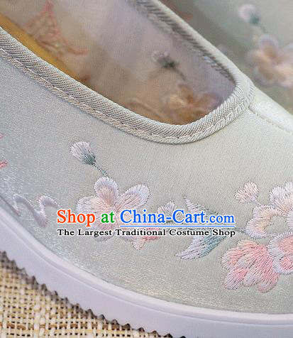 China National Light Green Cloth Shoes Traditional Wedge Shoes Embroidered Plum Blossom Shoes