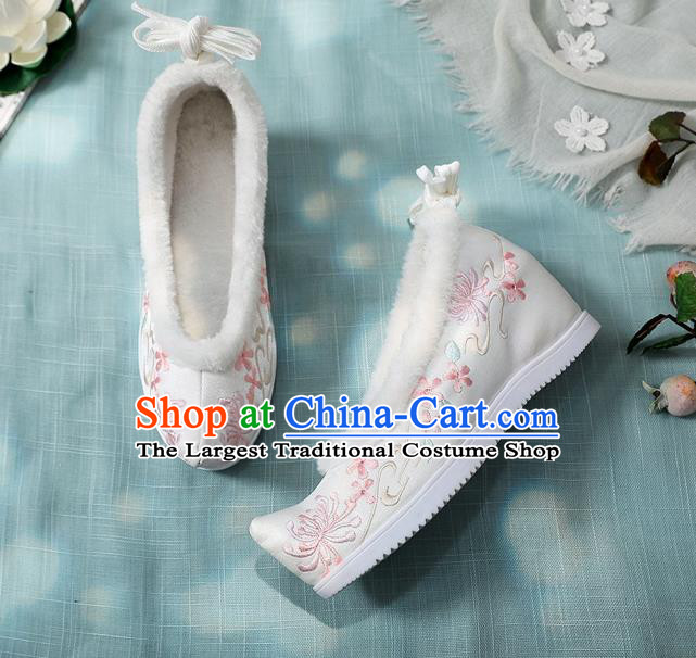 Chinese National Winter Shoes Embroidered Chrysanthemum White Cloth Shoes Classical Dance Wedge Heel Shoes