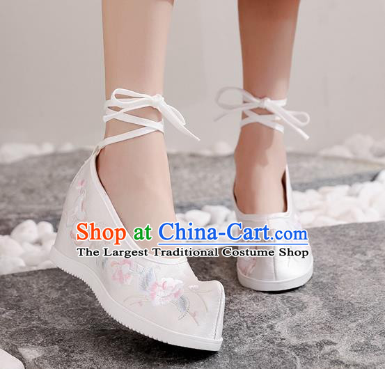 Chinese National Woman Shoes Traditional White Satin Wedge Heel Shoes Embroidered Flowers Shoes