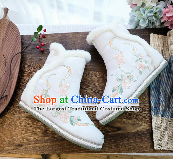 Chinese Embroidered Beige Cloth Boots National Winter Boots Traditional Ancient Swordswoman Shoes