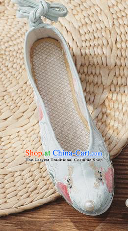 China Embroidered Peach Shoes Handmade Light Blue Cloth Bow Shoes Folk Dance Shoes