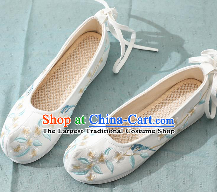 China Embroidery Plum White Cloth Shoes Ming Dynasty Young Lady Shoes Traditional Hanfu Bow Shoes