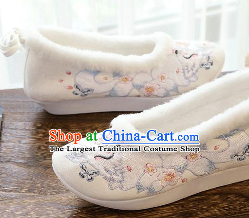 China National Woman Winter White Cloth Shoes Embroidered Nine Tail Fox Shoes Traditional Folk Dance Shoes