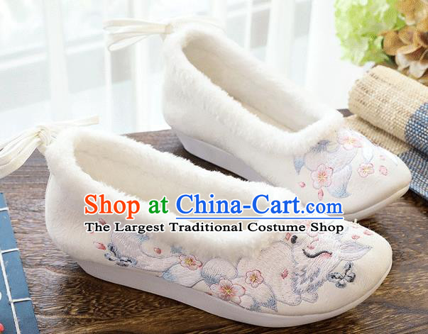 China National Woman Winter White Cloth Shoes Embroidered Nine Tail Fox Shoes Traditional Folk Dance Shoes