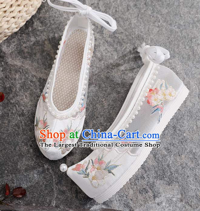 Chinese Classical Embroidered Shoes National Woman Summer Shoes Traditional Folk Dance White Cloth Shoes