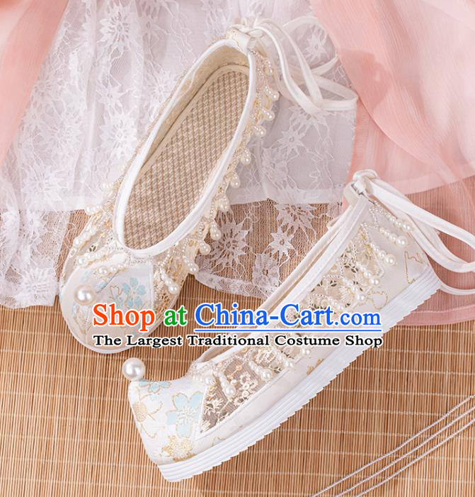 China Ancient Hanfu Shoes Handmade Beige Brocade Shoes Traditional Tang Dynasty Princess Pearls Tassel Shoes