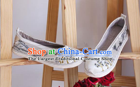 Chinese Traditional National Strong Cloth Soles Shoes Ethnic Woman Shoes Hand Embroidered Satin Shoes