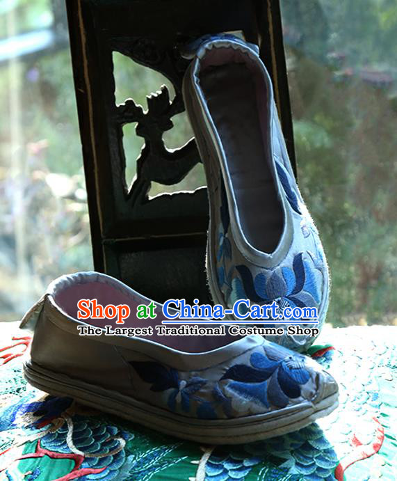 Chinese Traditional Ethnic Dance Shoes Yi Nationality Shoes Handmade Embroidered White Satin Shoes