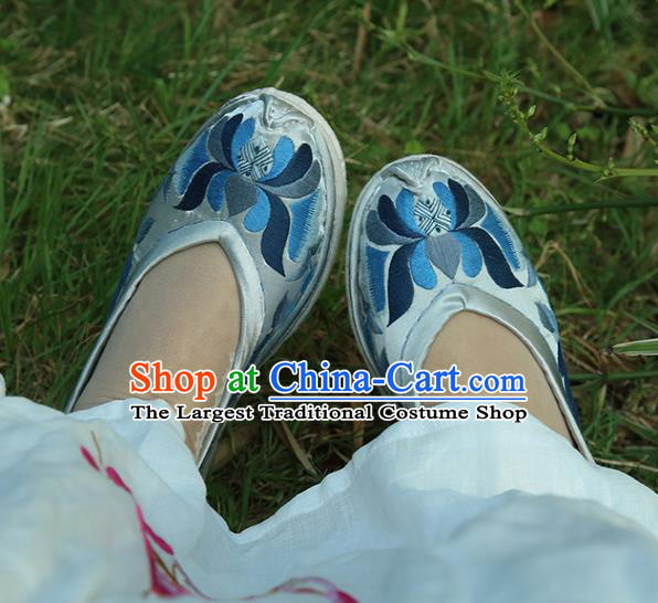 Chinese Traditional Ethnic Dance Shoes Yi Nationality Shoes Handmade Embroidered White Satin Shoes