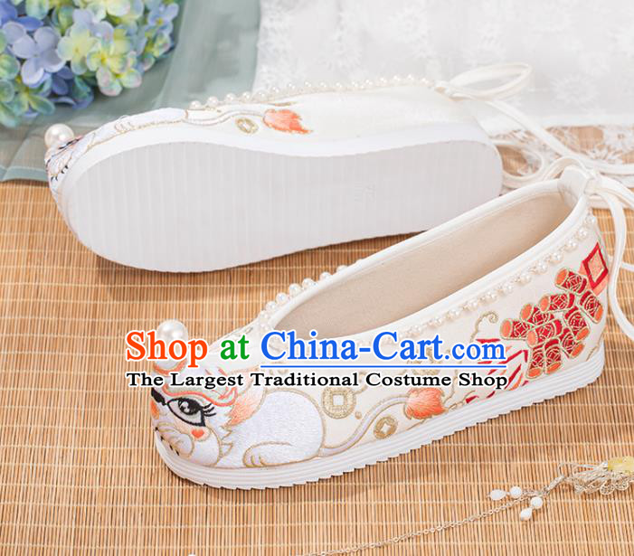 China Traditional Tang Dynasty White Cloth Shoes Ancient Princess Pearls Shoes Hanfu Embroidery Shoes