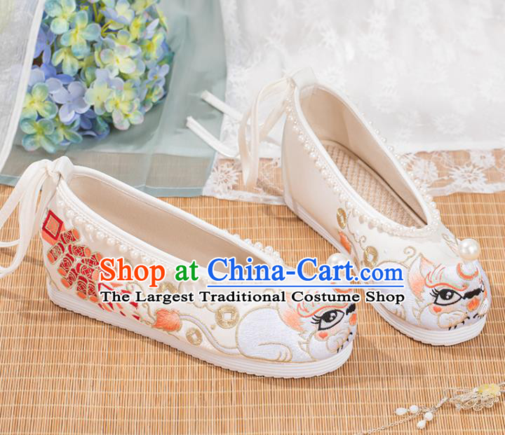 China Traditional Tang Dynasty White Cloth Shoes Ancient Princess Pearls Shoes Hanfu Embroidery Shoes